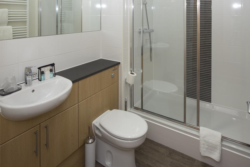 House Of Fisher - Beneficial House Bracknell Quarto foto