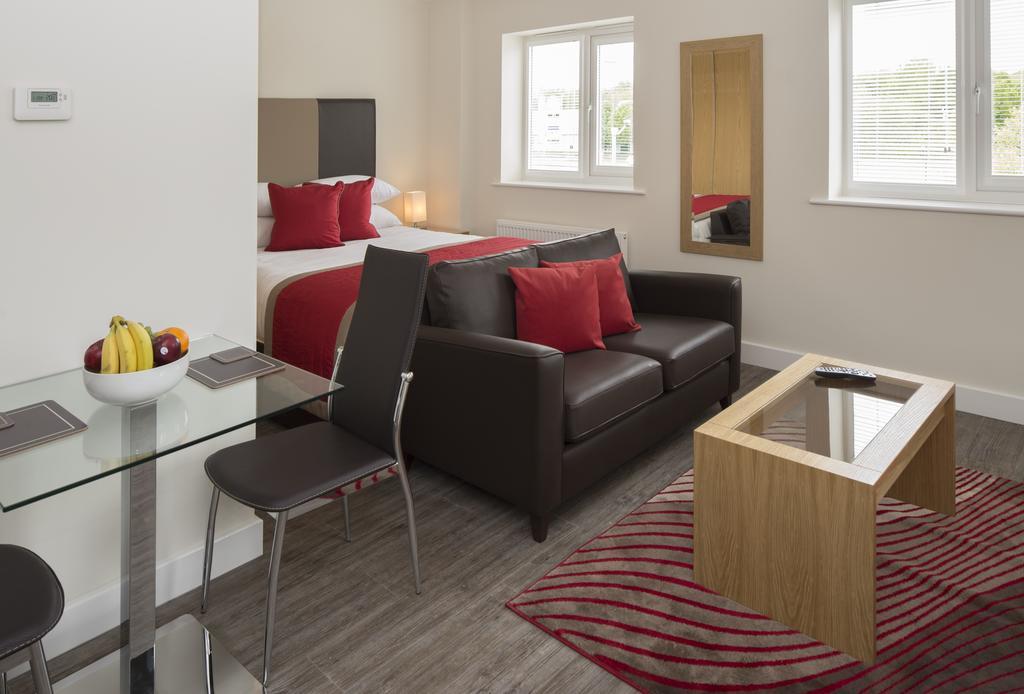 House Of Fisher - Beneficial House Bracknell Quarto foto
