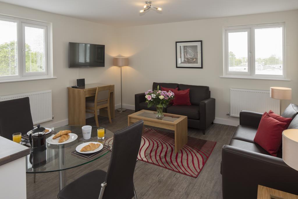 House Of Fisher - Beneficial House Bracknell Quarto foto