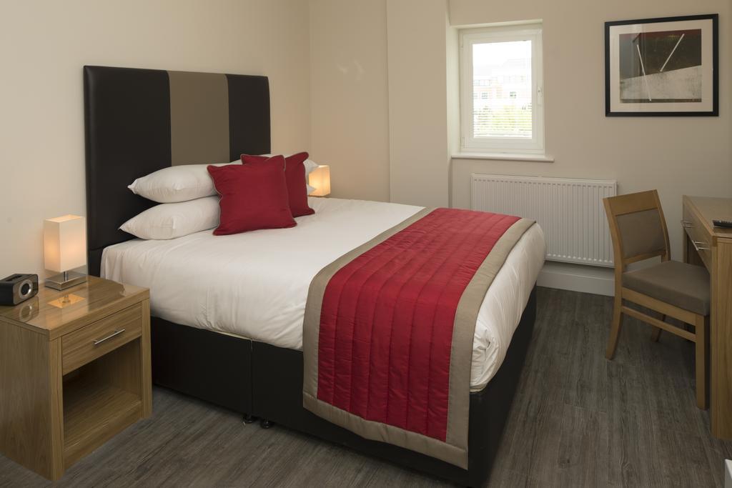 House Of Fisher - Beneficial House Bracknell Quarto foto